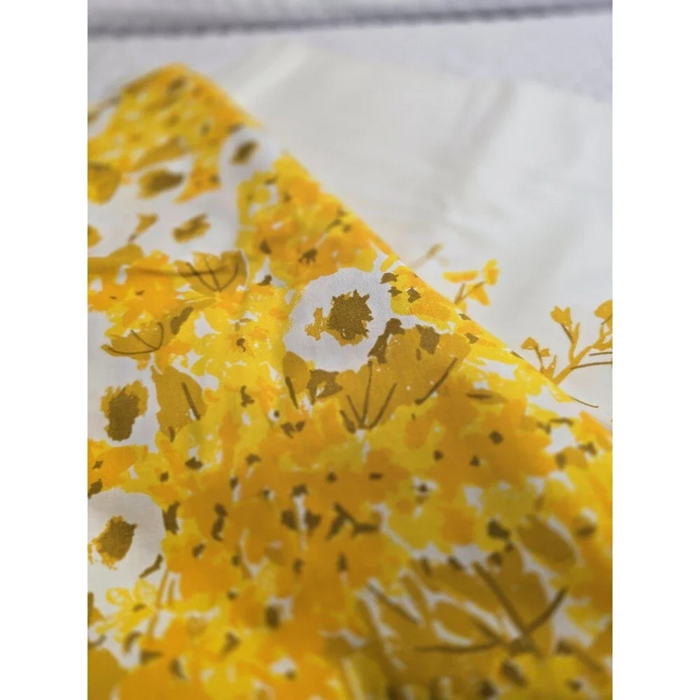 Vintage 1970s Floral Sprays Tablecloth Vera Press 54103 Signature 84